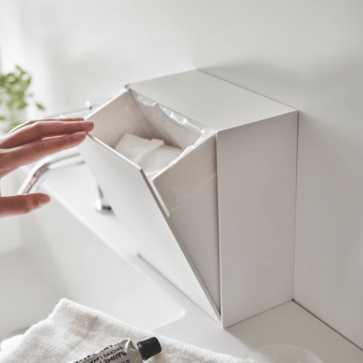 TOWER Aufbewahrungsbox zum Ankleben - Weiß Aufbewahrungsbox