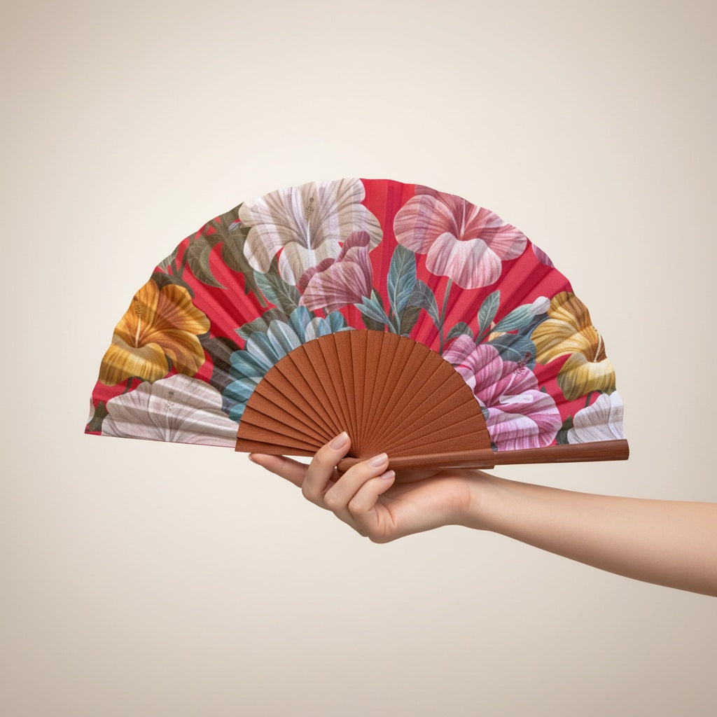 Handfächer mit Blumen in Hand