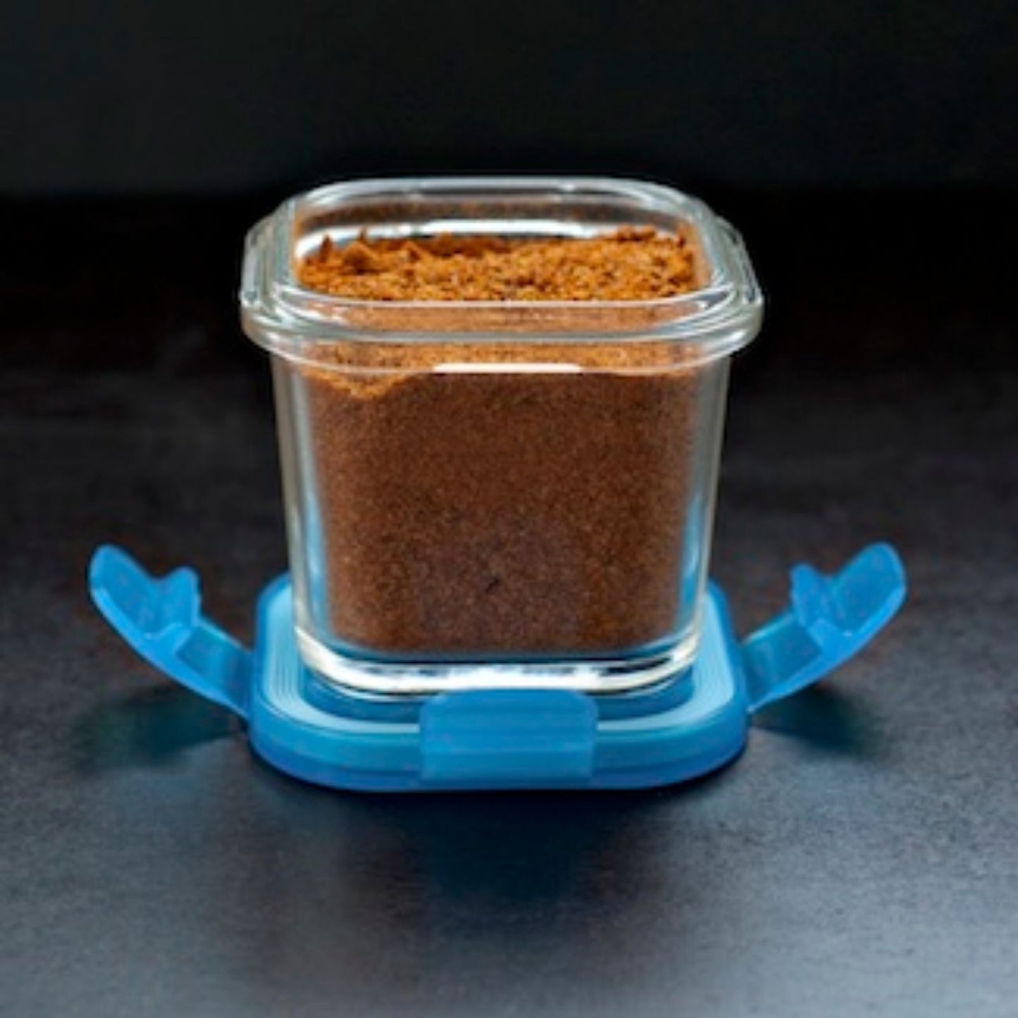 kleine Glasbehälter mit Deckel für Nahrungsmittel - grün und blau